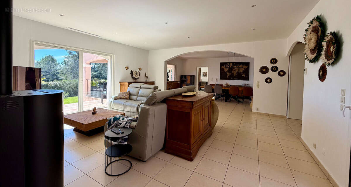 Maison à BAGNOLS-EN-FORET