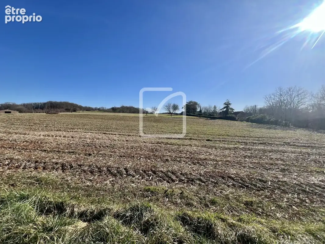 Terrain constructible à la campagne 15 599 m2 - photo 2