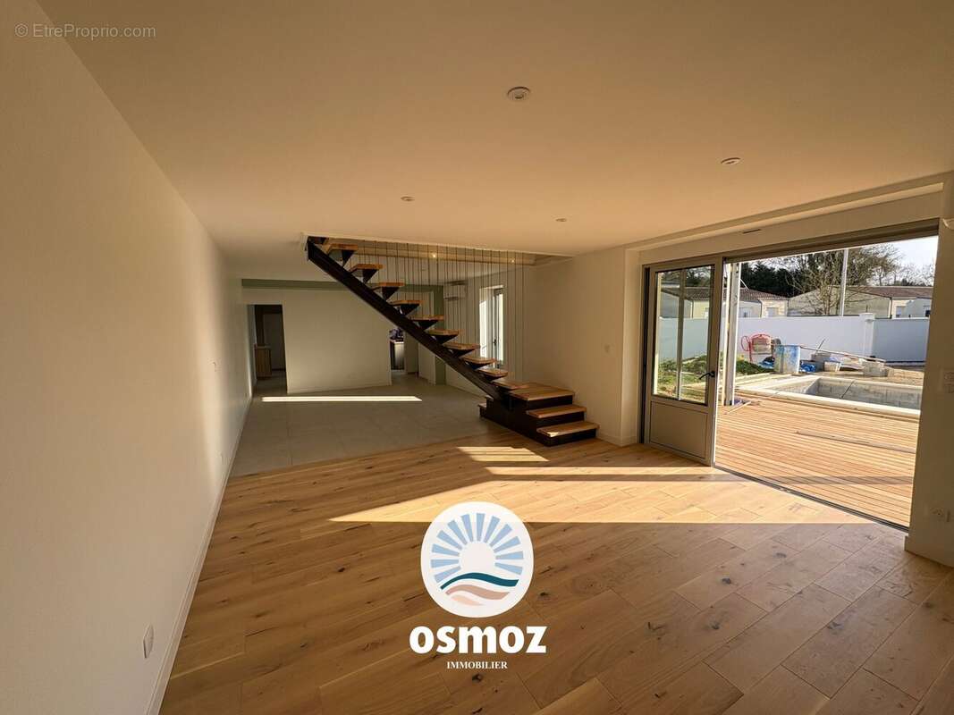 Maison à SAINT-LAURENT-DE-LA-PREE