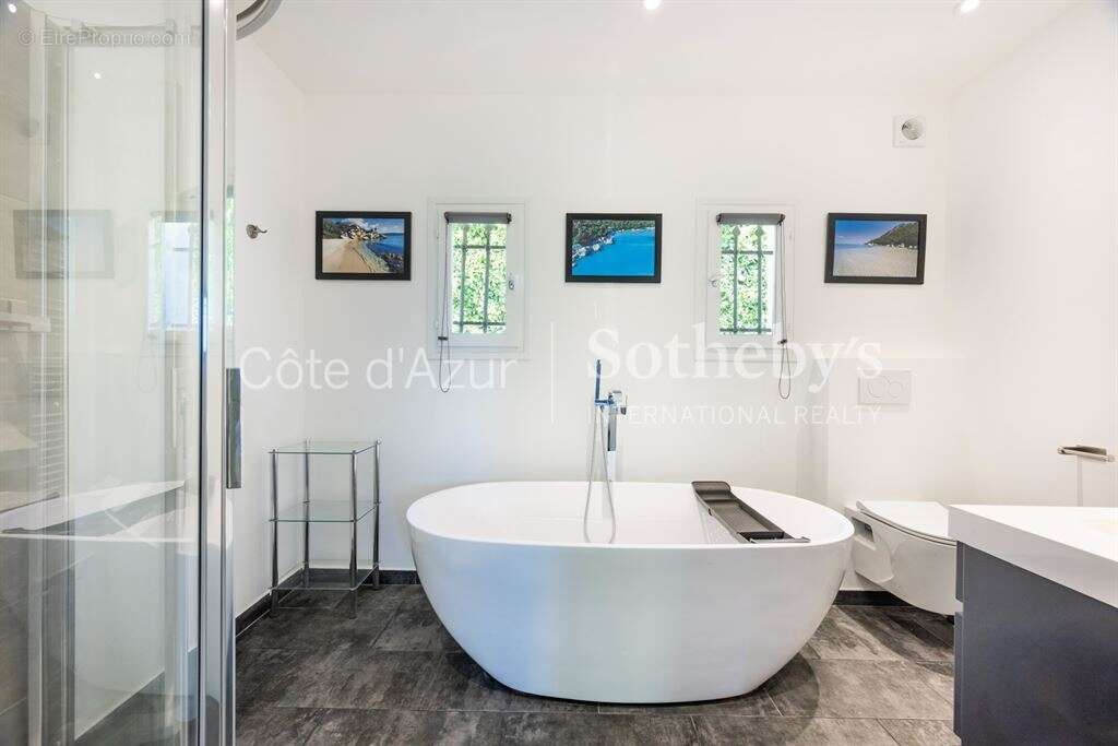 Châteauneuf de Grasse, propriété de caractère vue mer panoramique, maison d'amis - photo 17