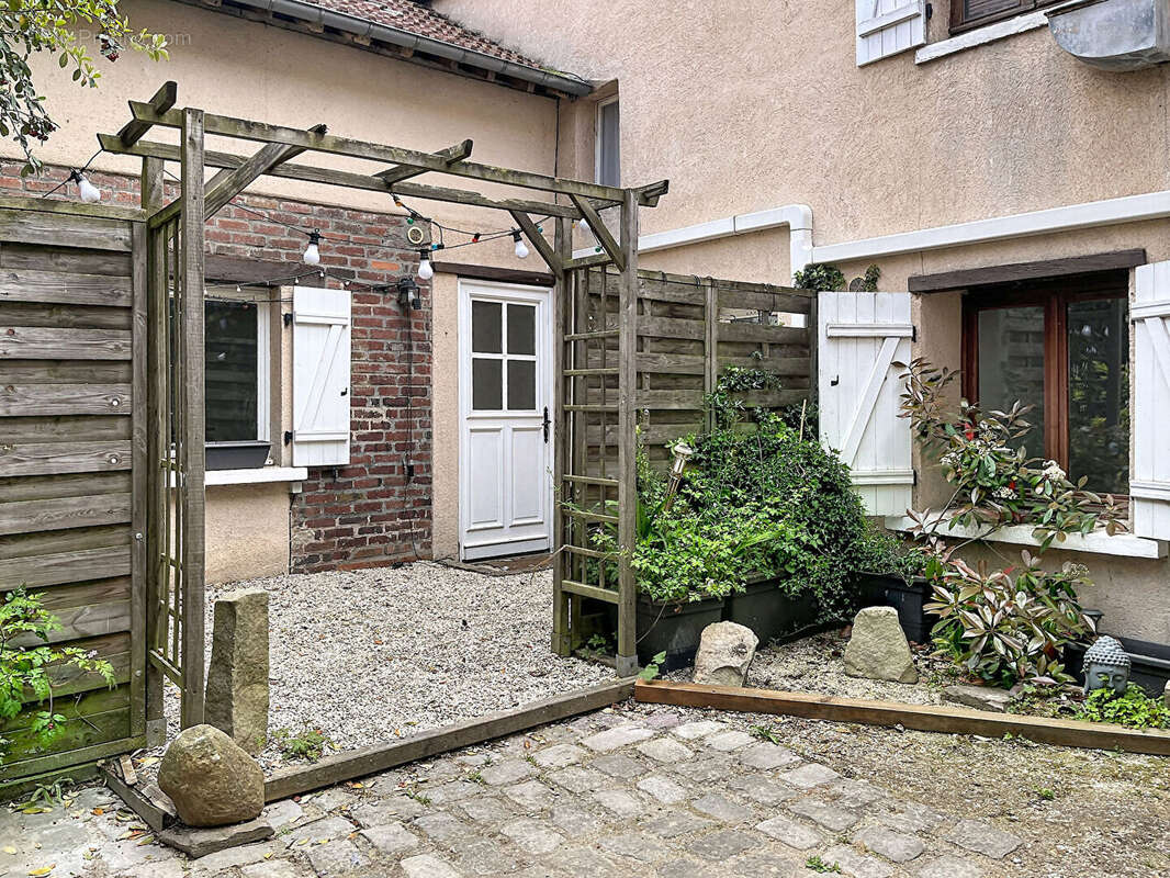 Appartement à NEAUPHLE-LE-CHATEAU