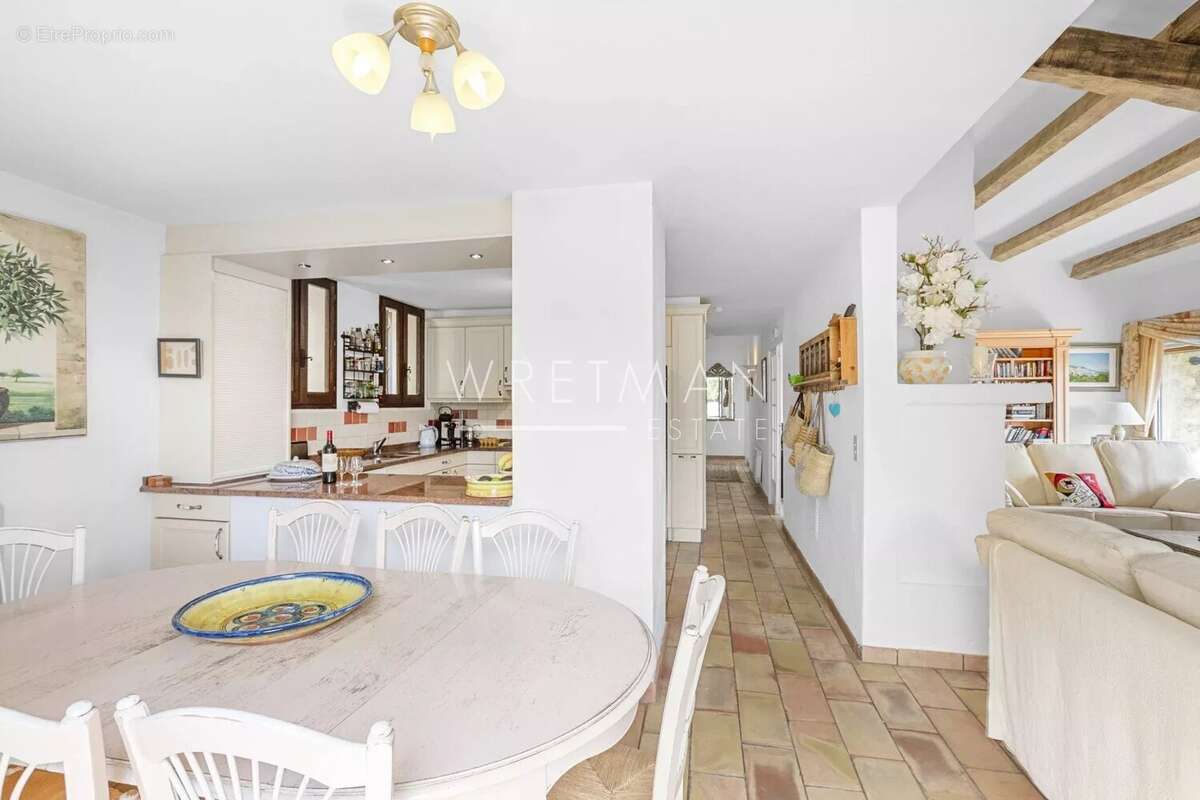 Maison à TOURRETTES-SUR-LOUP