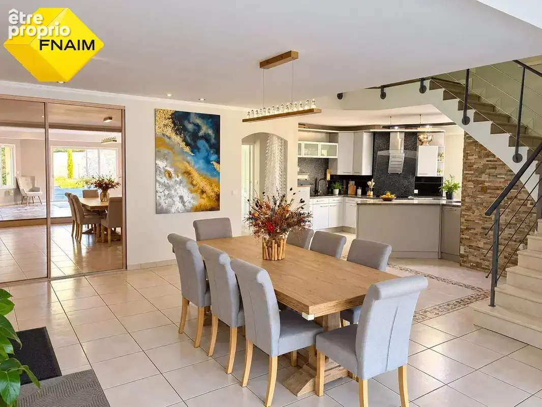 Maison 238m2 - 5 chambres - Piscine - Terrain 1000m2 - photo 4