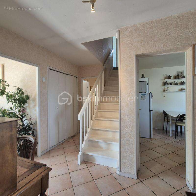 Maison familiale de 119 m2 avec grenier aménageable à Courcouronnes centre ! - photo 17