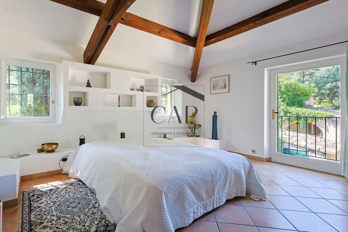 Propriété confidentielle avec piscine sur 3,7 hectares à Aix-en-Provence - photo 9