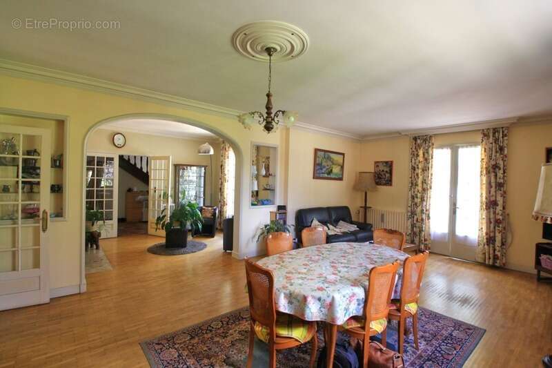 Maison 5 chambres, dans un village dynamique, à proximité directe des commodités - photo 6