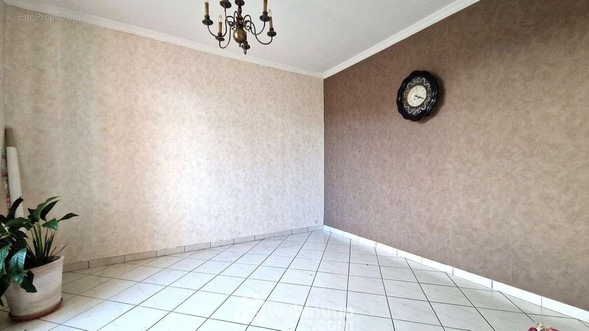 Une salle à manger lumineuse de 15 m² - Maison à LAON