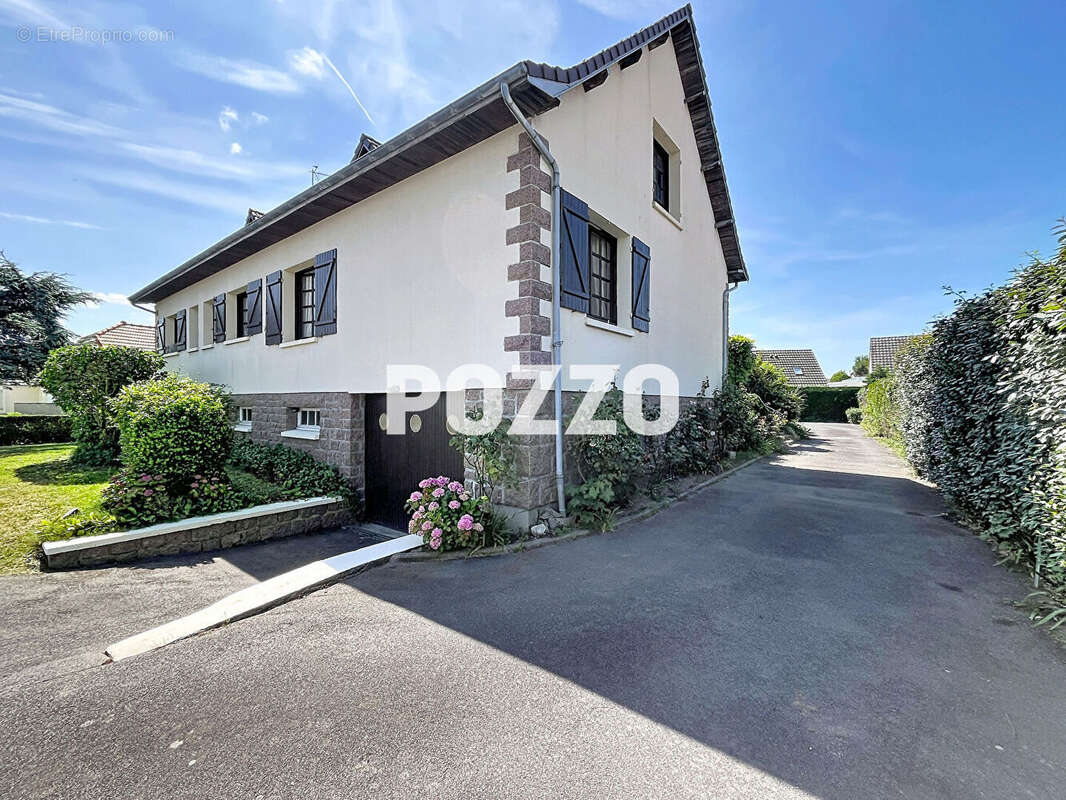Maison Saint Martin de Bréhal 6 pièces 129 m2 environ - photo 16