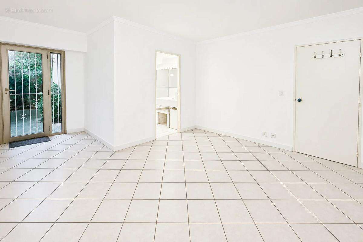 Bien rare à Antibes : appartement-villa avec jardin privé - photo 14