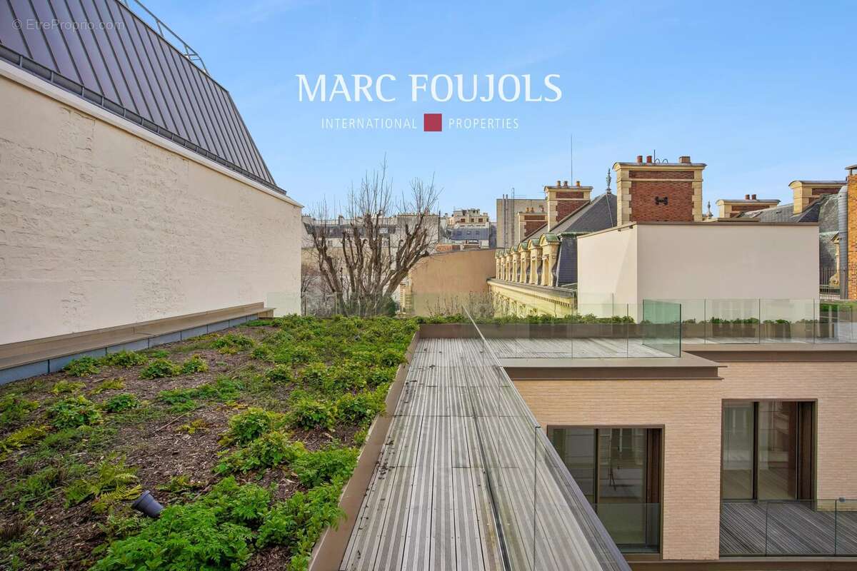 Appartement à PARIS-8E