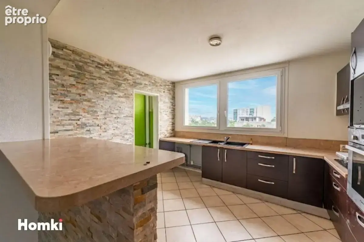 Appartement T5 de 100 m² à Oullins-Pierre-Bénite 69310, Rue du Centenaire - photo 2