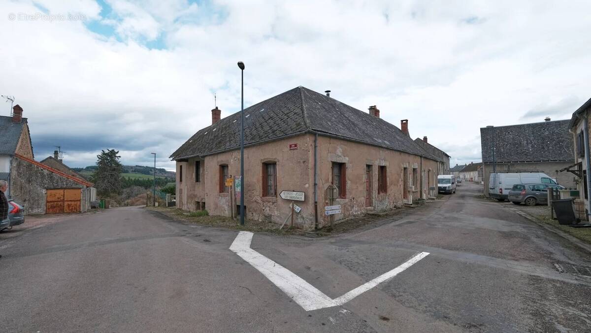 Maison à ROUSSILLON-EN-MORVAN