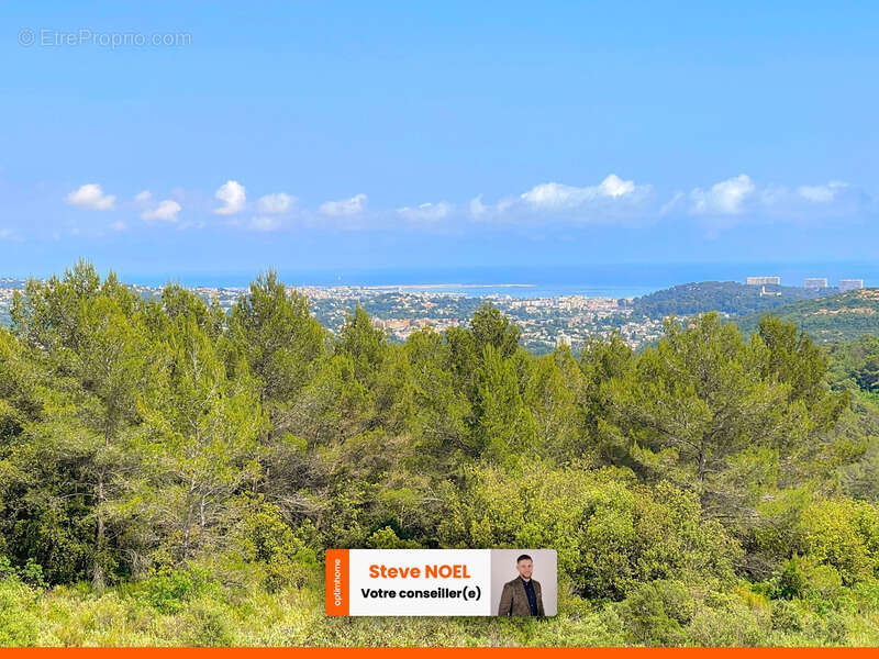 Maison à ROQUEFORT-LES-PINS