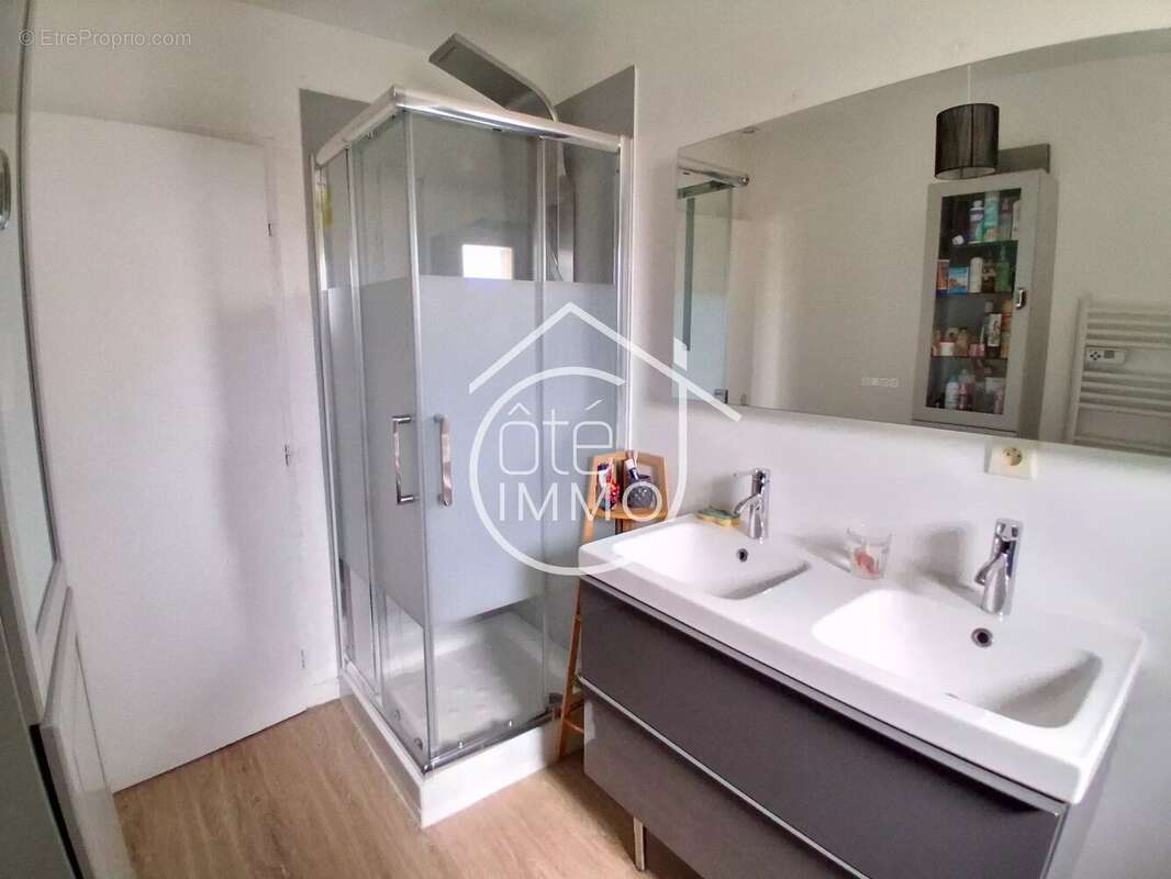 Maison à FLAUJAGUES