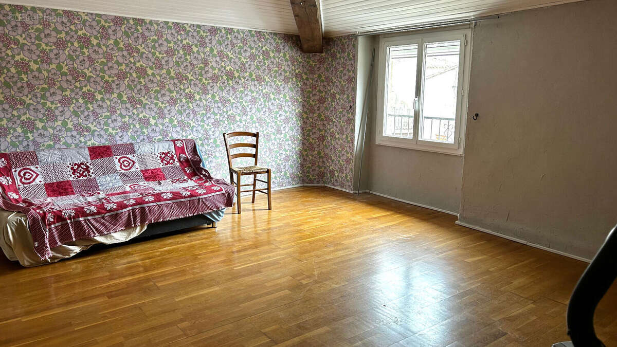 Maison à VILLEMOUSTAUSSOU