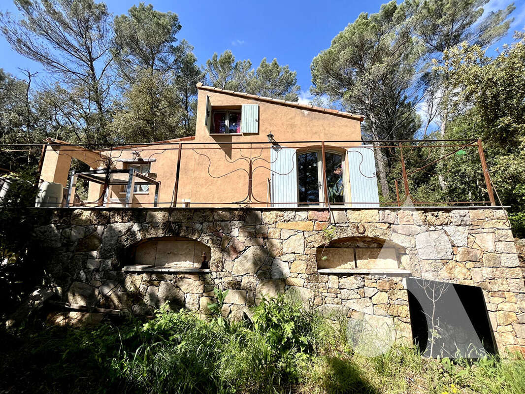 Maison à COTIGNAC