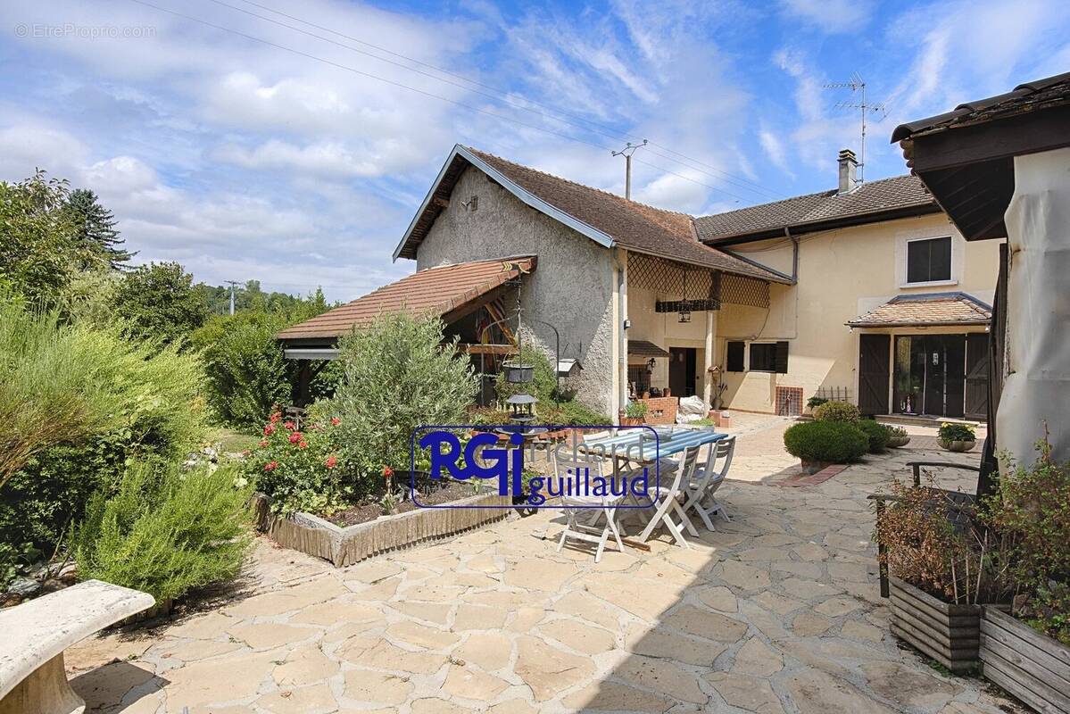 Maison à LA TOUR-DU-PIN