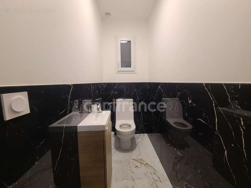 Maison à SAINT-JEAN-D'ANGELY