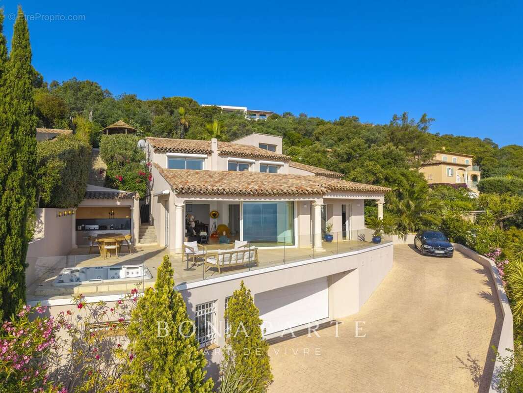Maison à ROQUEBRUNE-SUR-ARGENS
