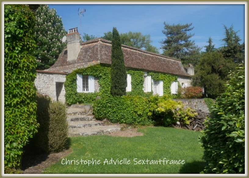 3 maisons en pierres, chartreuse, colombier et périgourdine, chai, dépendances, piscine sur 3 Ha - photo 3