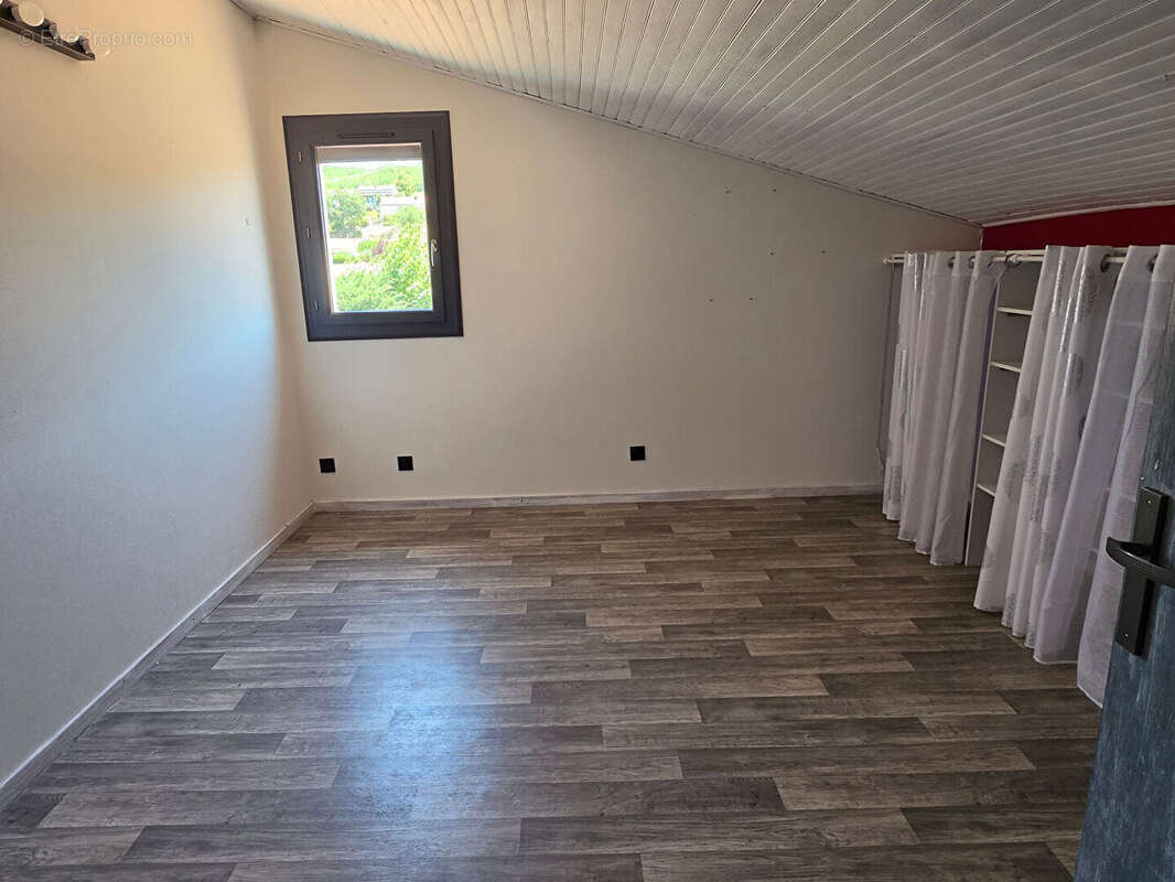 Maison familiale avec piscine et terrain constructible - photo 9