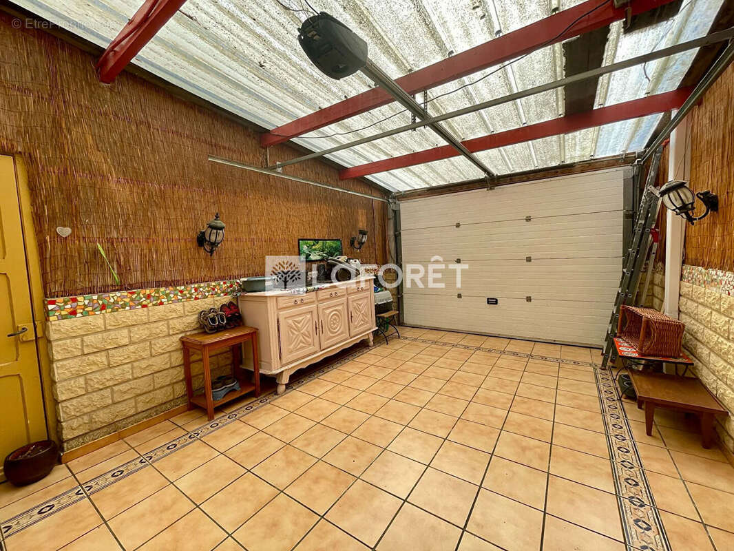 Maison de caractère avec 5 chambres, jardin et deux garages - Rare à la vente - photo 13
