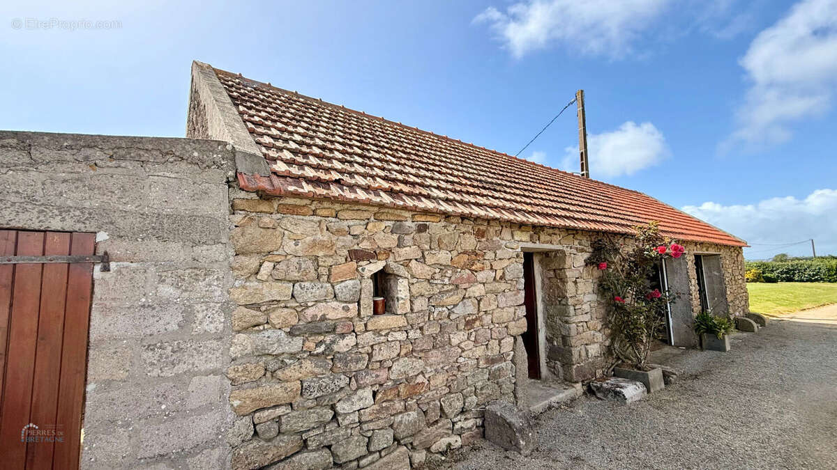 Corps de ferme - 152 m2 - dépendances - 4520 m2 terrain - Brélès - photo 7