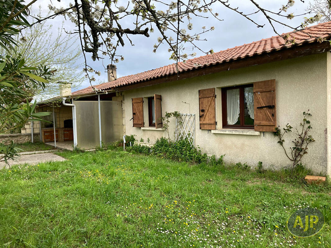 Maison à SAINT-ESTEPHE