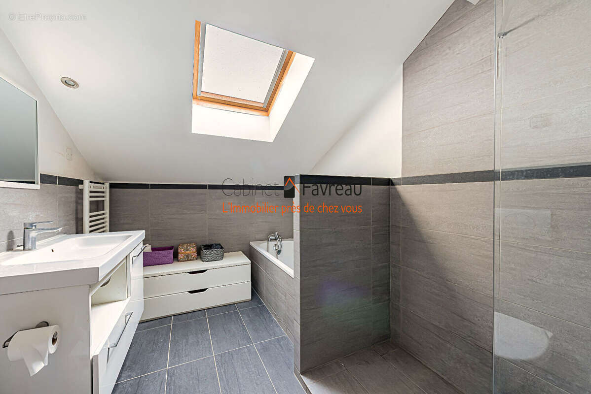 Maison à L'HAY-LES-ROSES