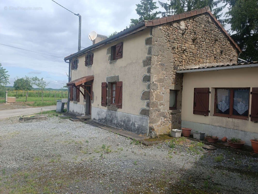 Maison à BUSSIERE-POITEVINE