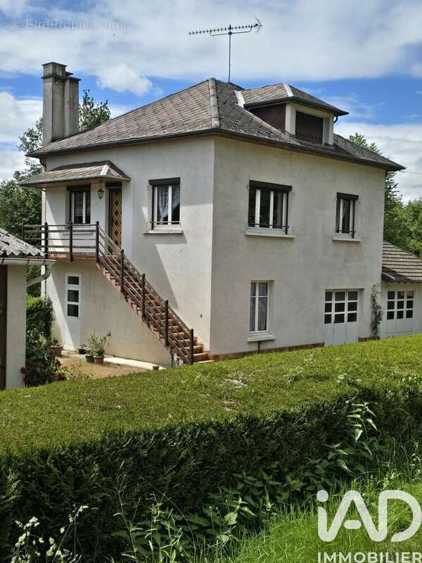 Photo 2 - Maison à LE MAYET-DE-MONTAGNE