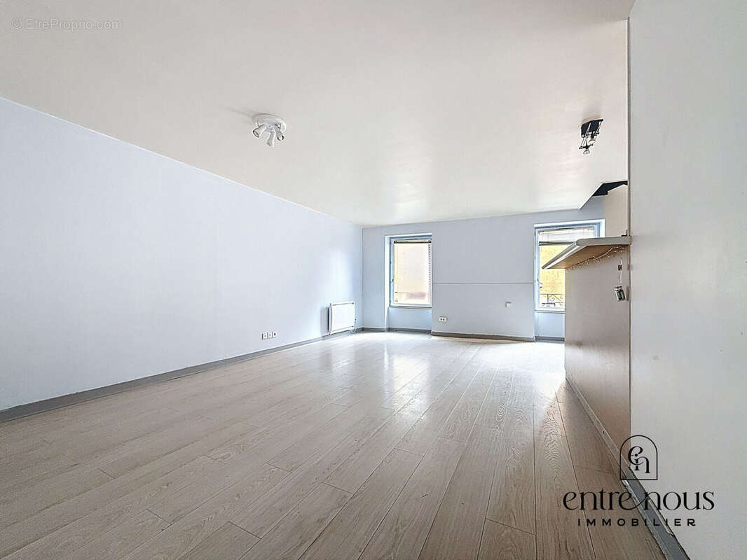 Photo 2 - Appartement à COURS-LA-VILLE