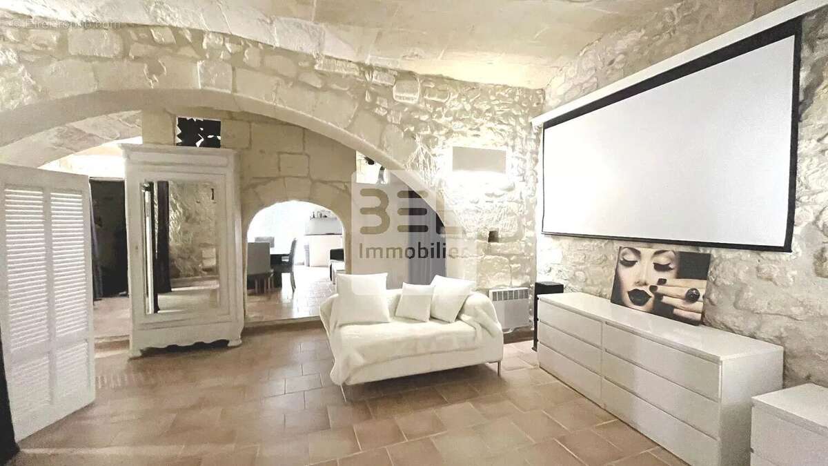 Surprenante  et insolite maison troglodyte dans les alpilles - photo 4