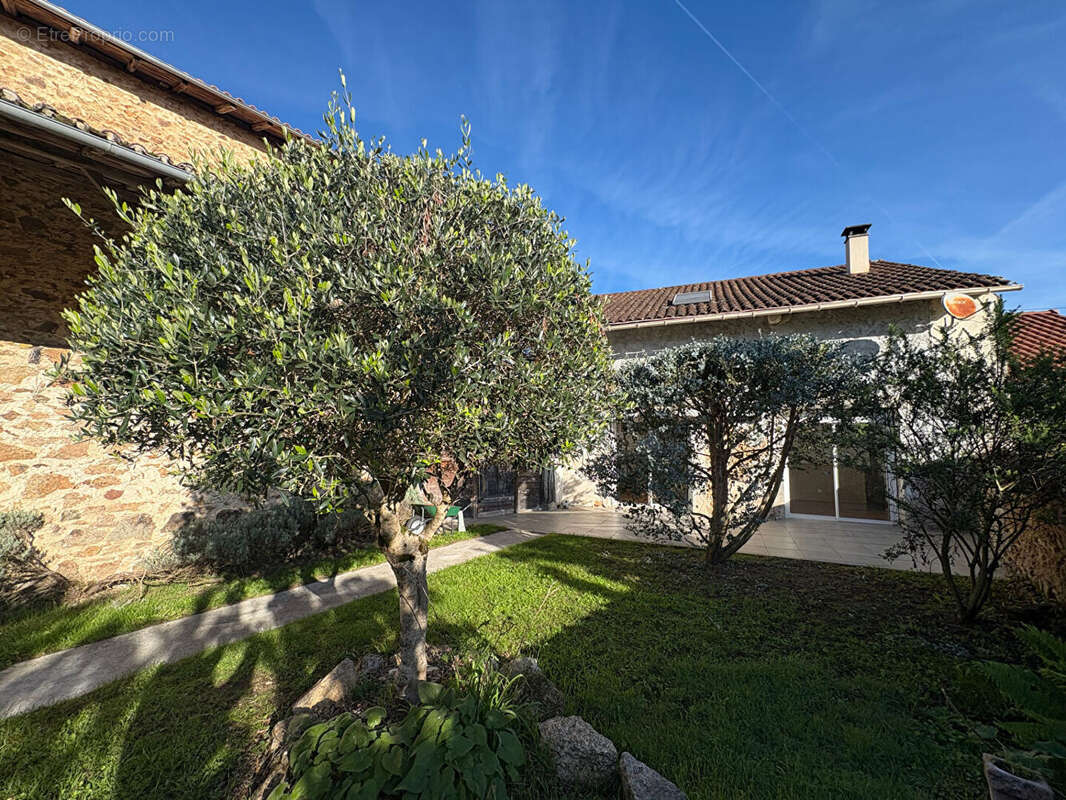 Maison à SAINT-JUNIEN