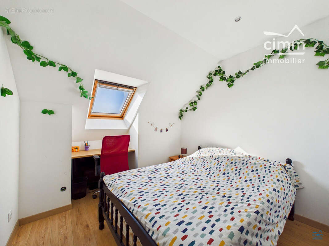 Maison 135 m² à Longue-Jumelles  - photo 5