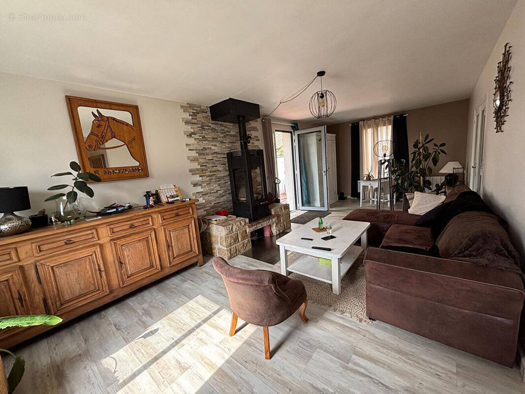 Maison à MONTIGNE-LE-BRILLANT