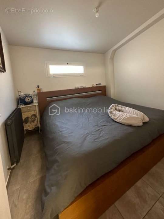 Commerce à NESLES-LA-VALLEE