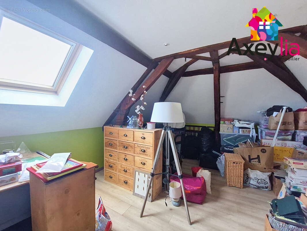 À vendre - charlieu - maison avec terrain et 5 chambres - photo 5