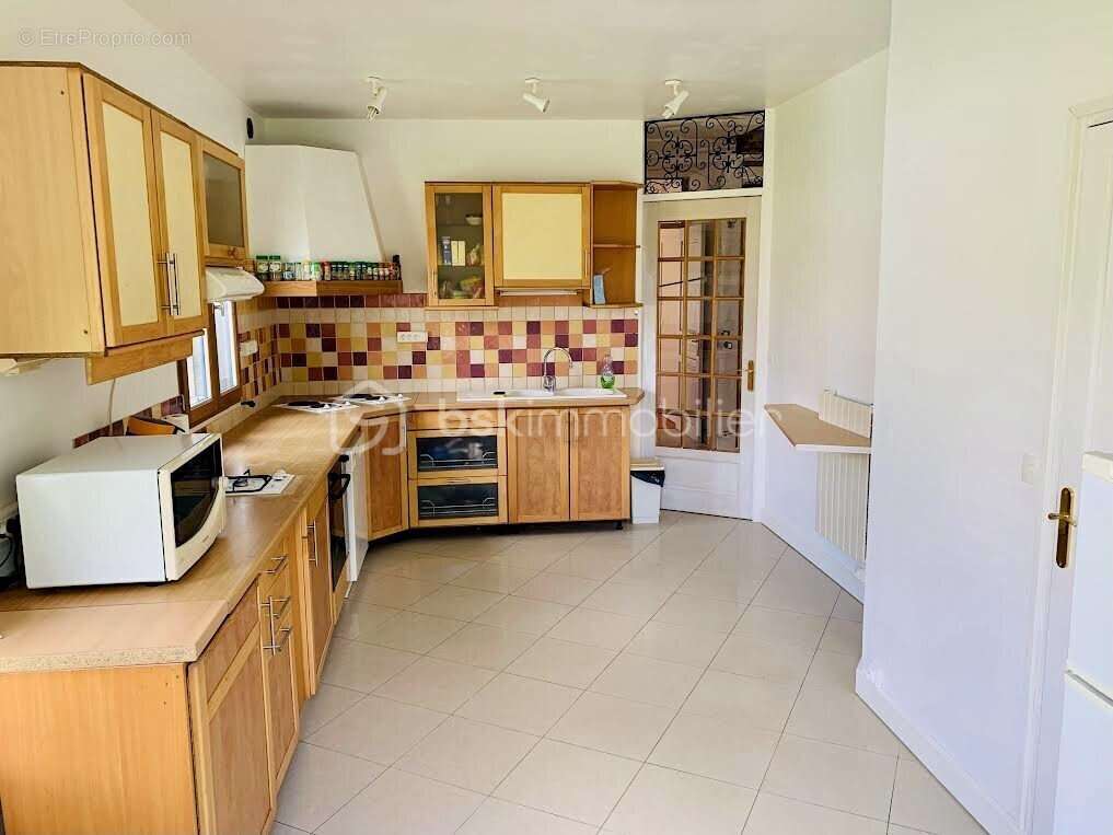 Maison à VILLENEUVE-L'ARCHEVEQUE