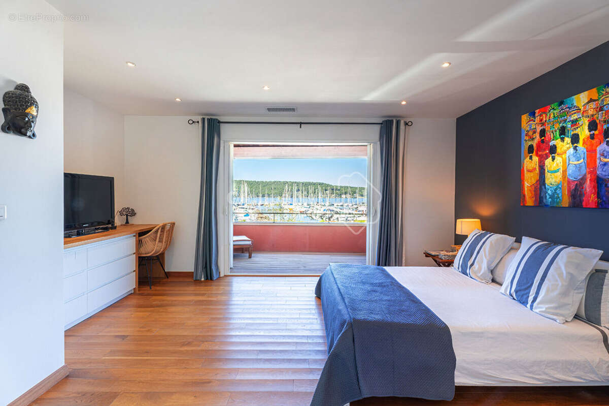 Maison à SAINT-CHAMAS