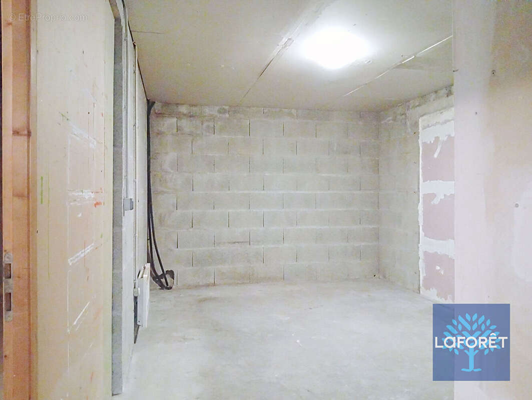 Commerce à LA FERRIERE