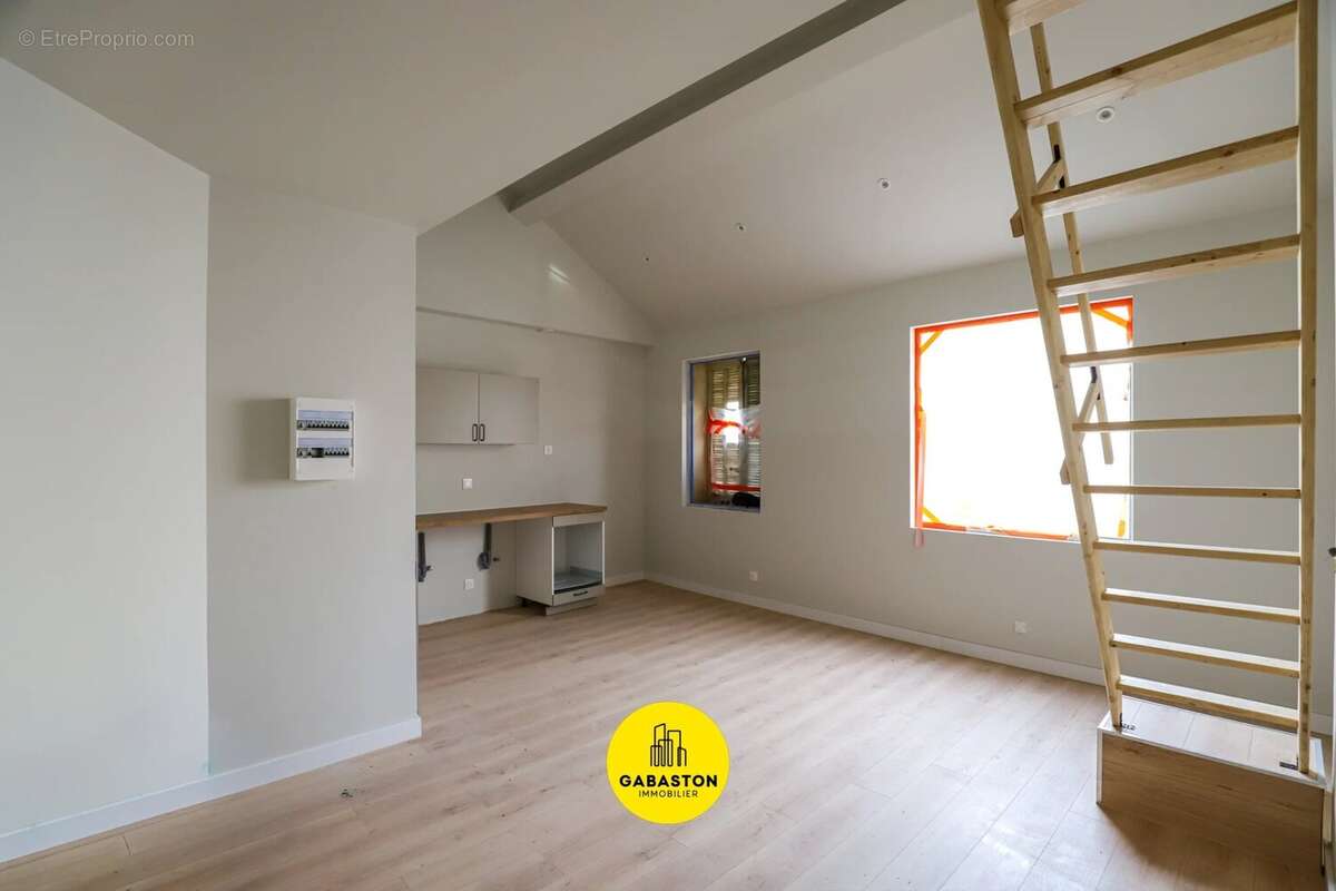 Appartement à MARSEILLE-1E