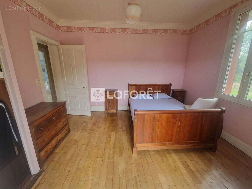 Maison Individuelle à Mouchard de 306 m² avec 5 appartements - photo 7