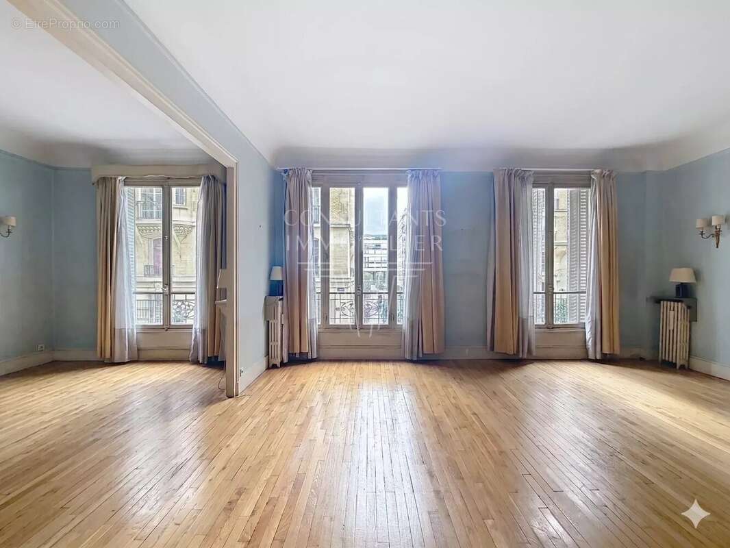 Appartement à PARIS-16E