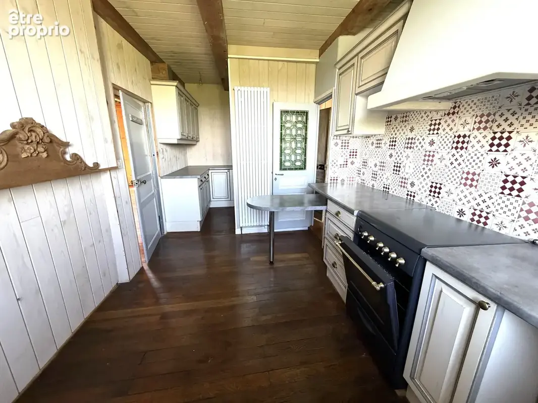 MARCENAT   Maison de maître de caractère de 220 m2 avec jolie vue sur la campagne et terrain de 943 m2 - photo 5