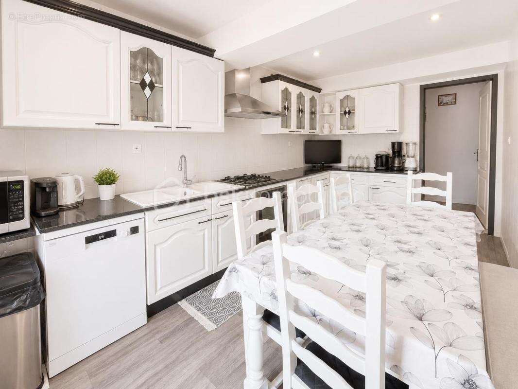 Maison avec deux appartements – Terrain 993 m² – Idéal famille, investissement ou projet locatif - photo 8