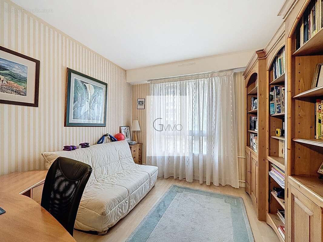 Appartement à L'HAY-LES-ROSES