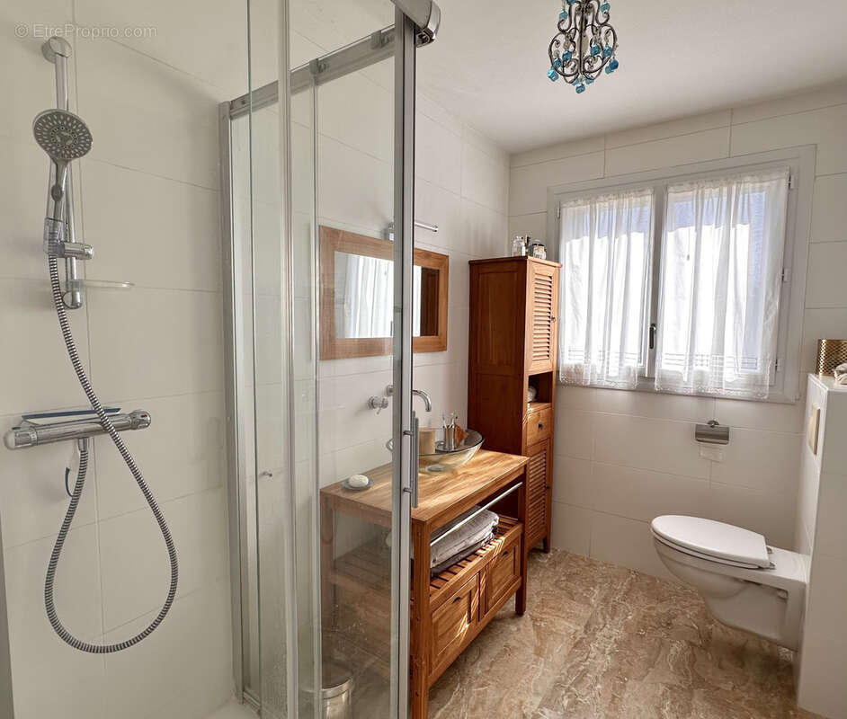 Maison à SAINT-GENIS-LES-OLLIERES