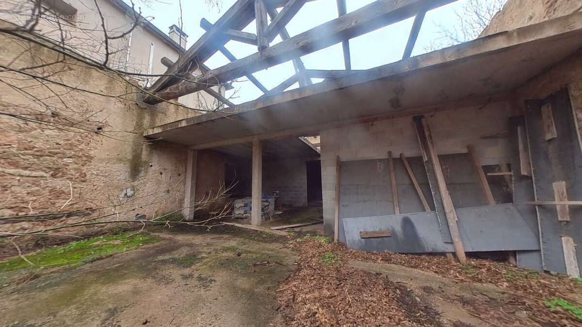 Grande maison de caractère avec grange à rénover près de Pezenas - photo 5