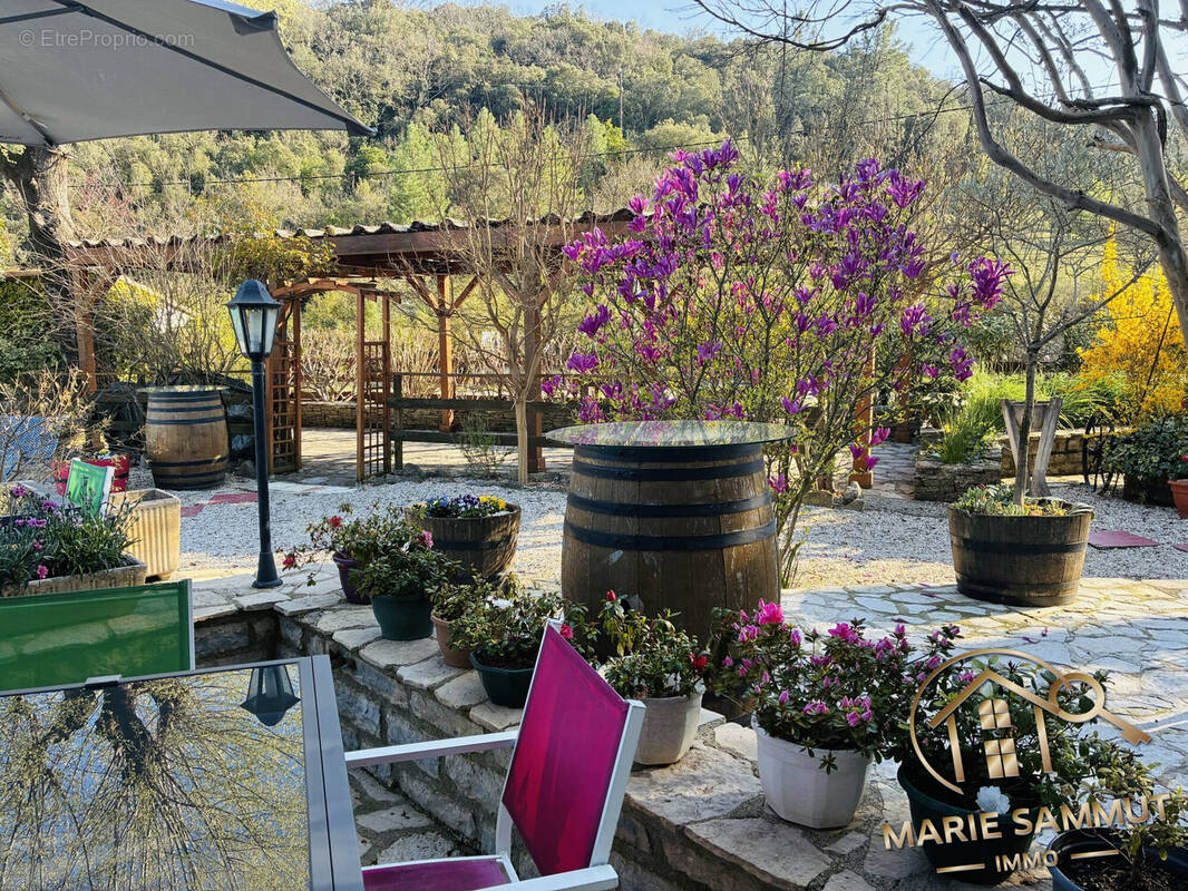 Commerce à DURFORT-ET-SAINT-MARTIN-DE-SOSSENAC